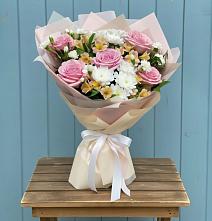 Букет цветов из:  Гвоздики, Орхидеи и Розы #REPLACE_PRED# Балтаси