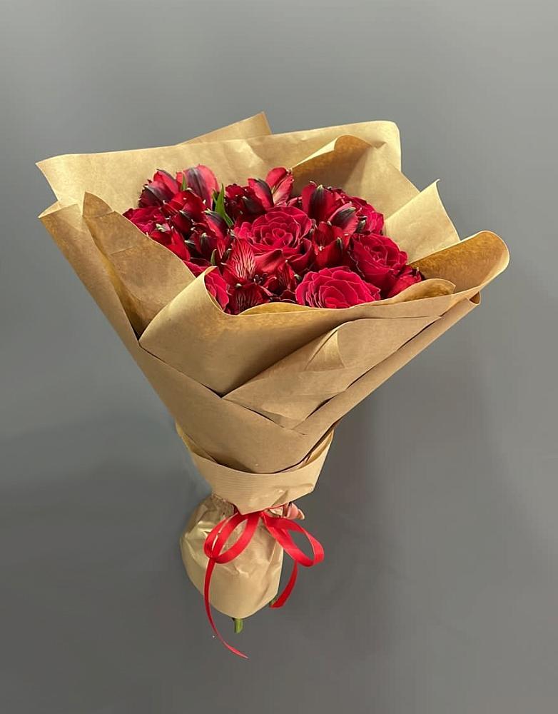 Букет цветов из: Альстромерии и Розы в Балтаси