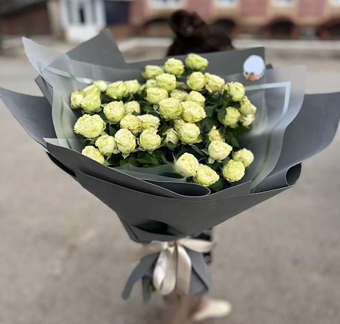 Букет Белые кустовые розы Солинеро в Балтаси