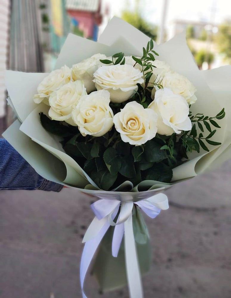 Букет Белые розы Проуд в Балтаси