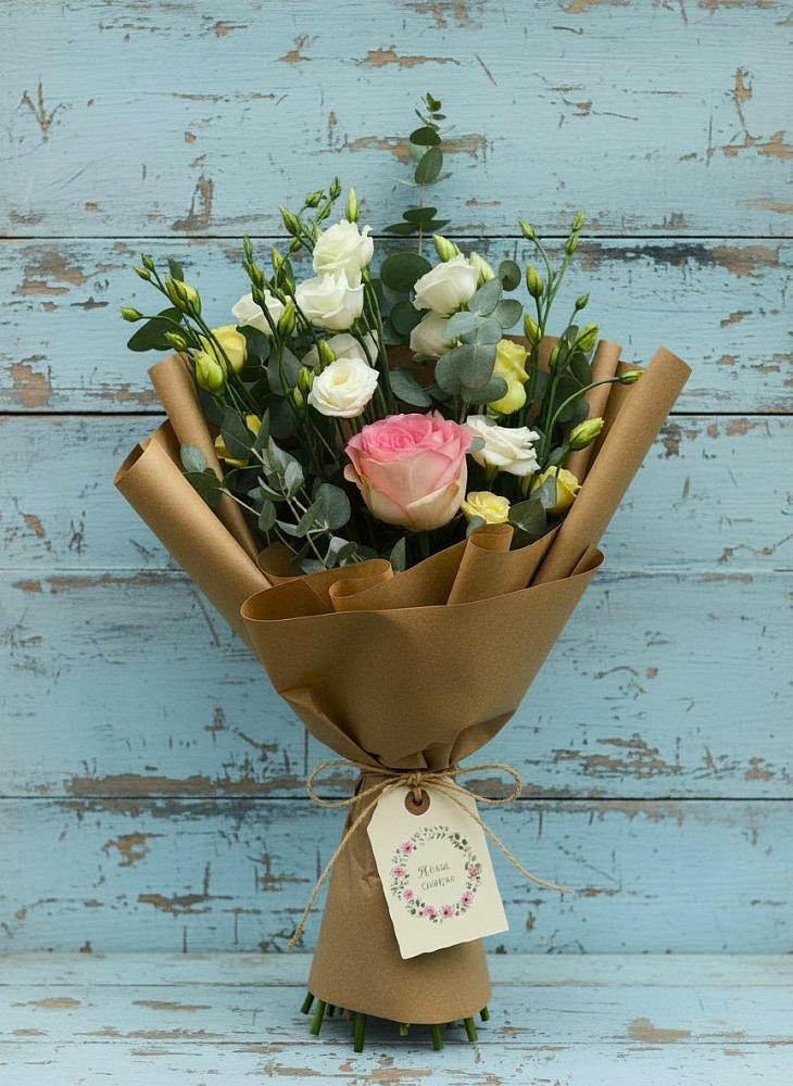 Букет цветов из: Розы и Лизиантусы в Балтаси