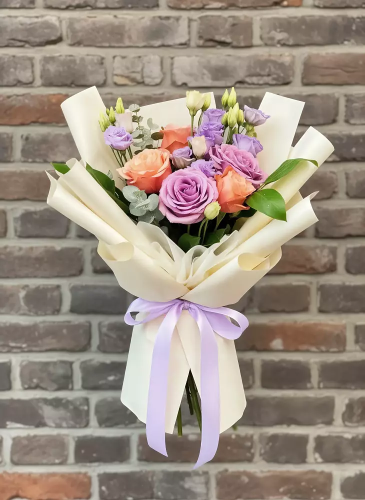 Букет цветов из: Лизиантусы и Розы в Балтаси