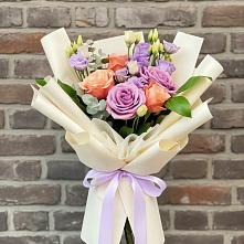 Букет цветов из:  Лизиантусы и Розы в Балтаси