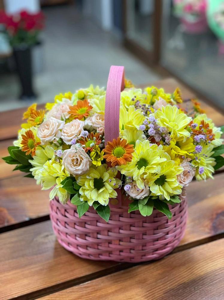 Цветочная композиция из Хризантемы и Розы в корзине в Балтаси