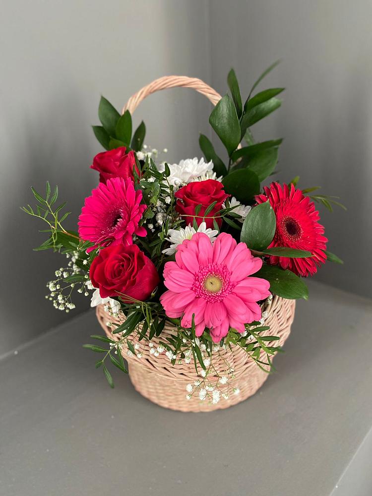 Цветочная композиция из Розы, Хризантемы и Герберы в корзине в Балтаси
