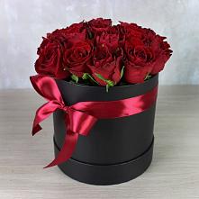 Цветочная композиция из Розы в шляпной коробке в Балтаси