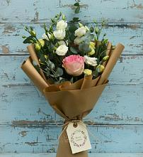 Букет цветов из:  Розы и Лизиантусы в Балтаси