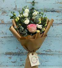 Букет цветов из:  Розы и Лизиантусы в Балтаси