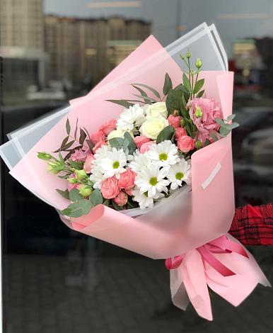 Букет цветов из: Розы, Лизиантусы и Хризантемы в Балтаси